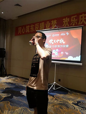 艾歐特科技在靈玲大酒店舉辦"慶同心筑東辰曦業(yè)夢(mèng),歡樂(lè )慶中秋國節"的活動(dòng)