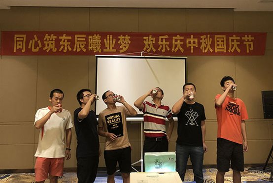 艾歐特科技在靈玲大酒店舉辦"慶同心筑東辰曦業(yè)夢(mèng),歡樂(lè )慶中秋國節"的活動(dòng)