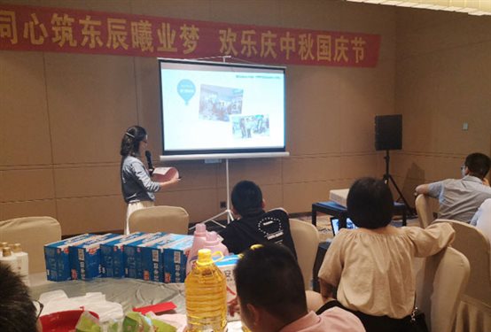 艾歐特科技在靈玲大酒店舉辦"慶同心筑東辰曦業(yè)夢(mèng),歡樂(lè )慶中秋國節"的活動(dòng)