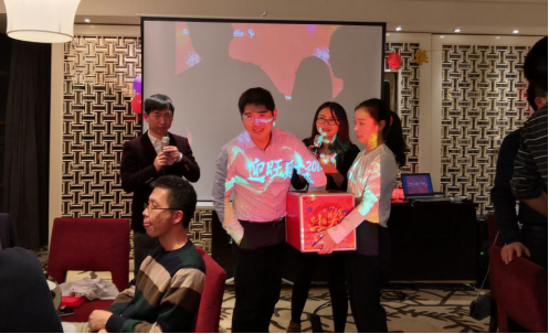 項目總監藍發(fā)興先生抽獎中